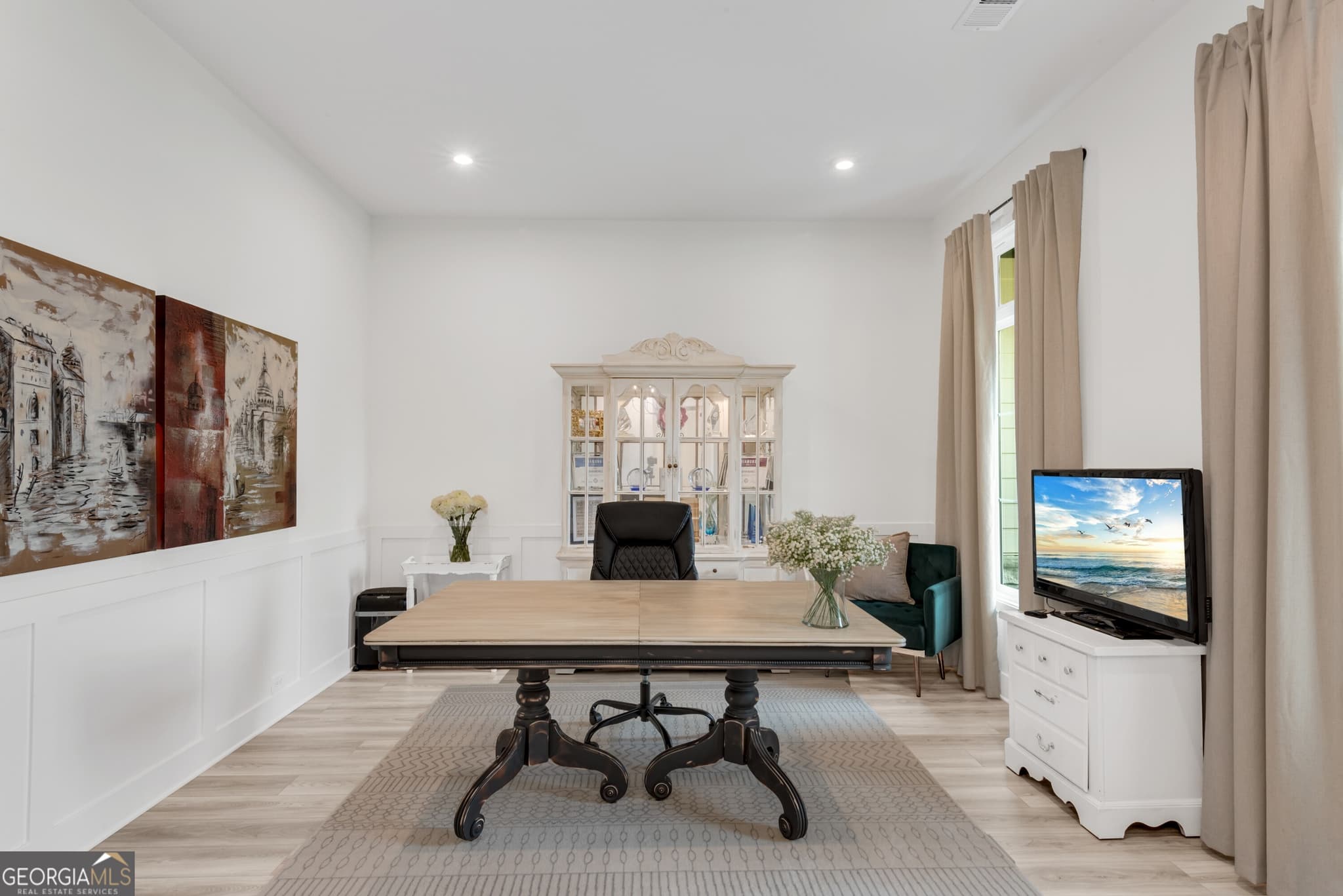 4 bedroom, 3 bathroom, 2,715 sq ft single family residence for sale at 426 Clear Lake Parkway, Hoschton, GA 30548 — photo 6