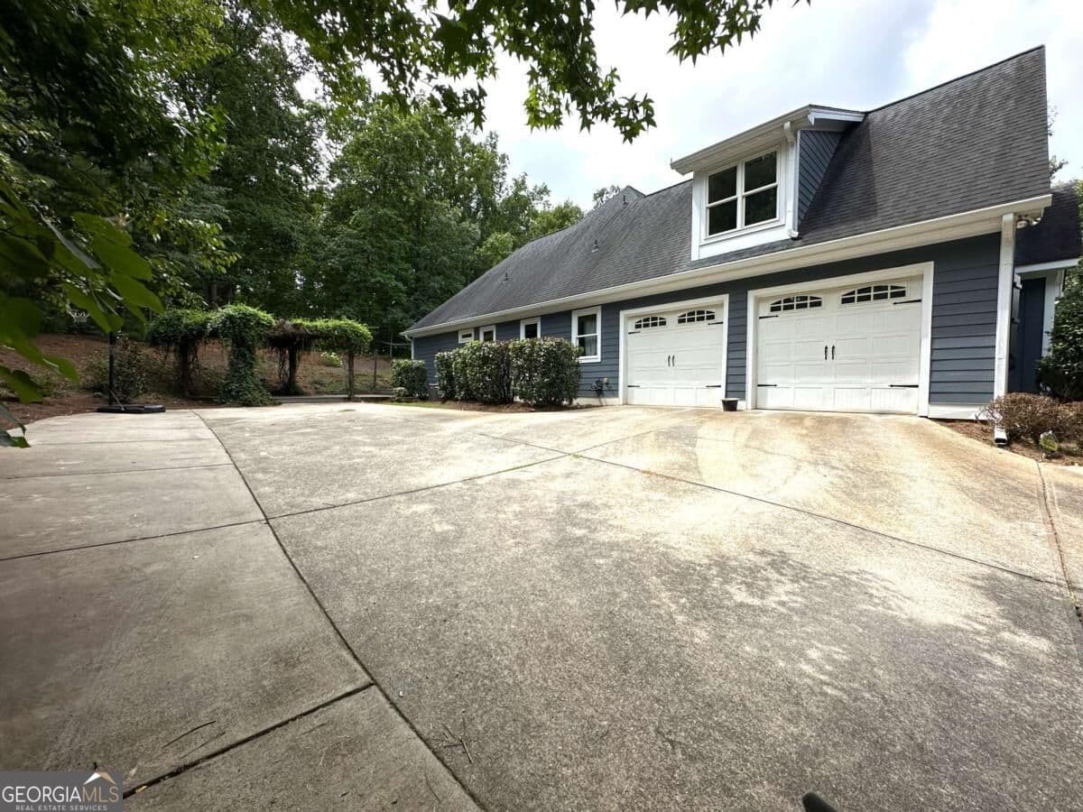 5 bedroom, 3.5 bathroom, 3,653 sq ft single family residence for sale at 47 Stone Gate Drive, Cartersville, GA 30120 — photo 7