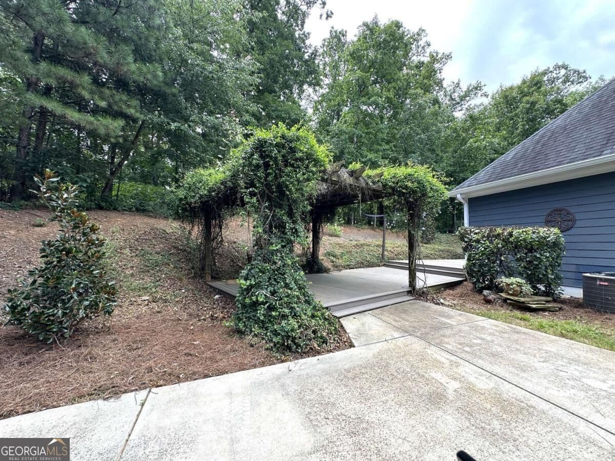 5 bedroom, 3.5 bathroom, 3,653 sq ft single family residence for sale at 47 Stone Gate Drive, Cartersville, GA 30120 — photo 9