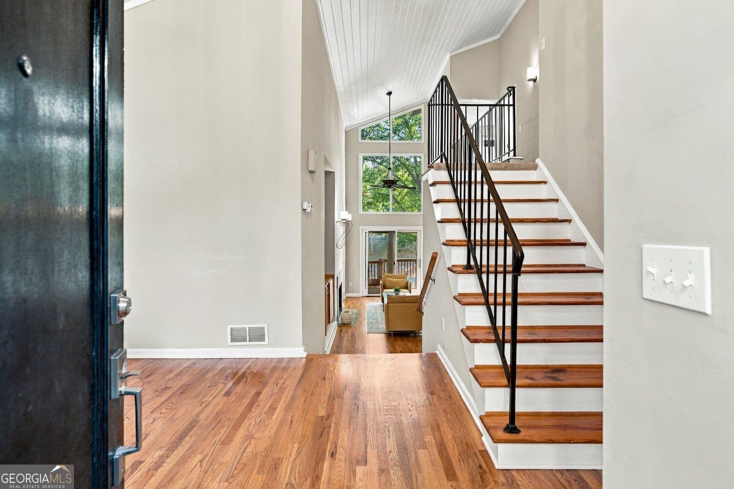 4 bedroom, 2.5 bathroom, 2,937 sq ft townhouse for sale at 195 Southwind Circle, Roswell, GA 30076 — photo 4