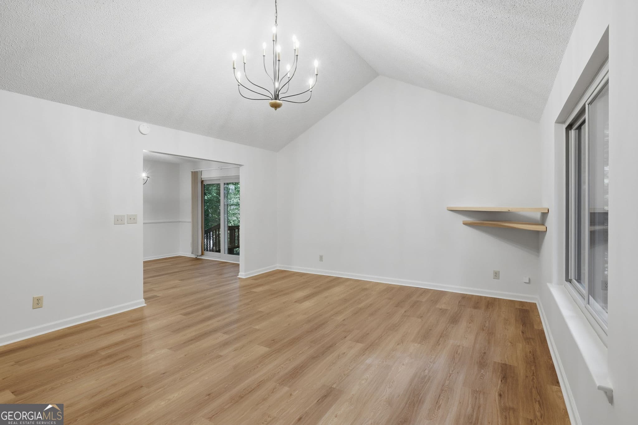3 bedroom, 2 bathroom, 1,404 sq ft single family residence for sale at 6292 Lively Way, Cumming, GA 30040 — photo 6