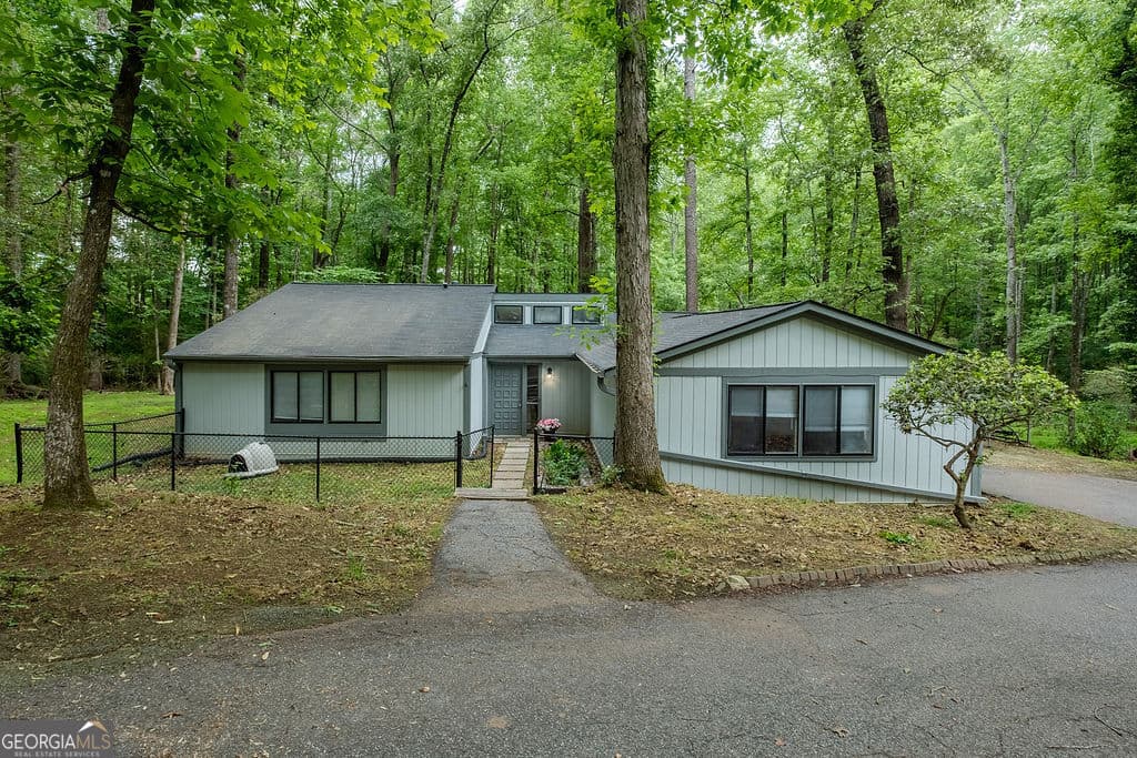 3 bedroom, 2.5 bathroom, 2,040 sq ft single family residence sold at 129 McDuffie Drive, Athens, GA 30605