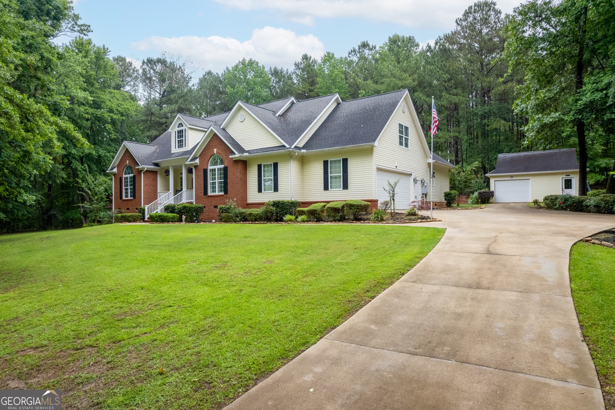 4 bedroom, 3.5 bathroom, 2,676 sq ft single family residence for sale at 140 Honeysuckle Road, Milledgeville, GA 31061 — photo 3