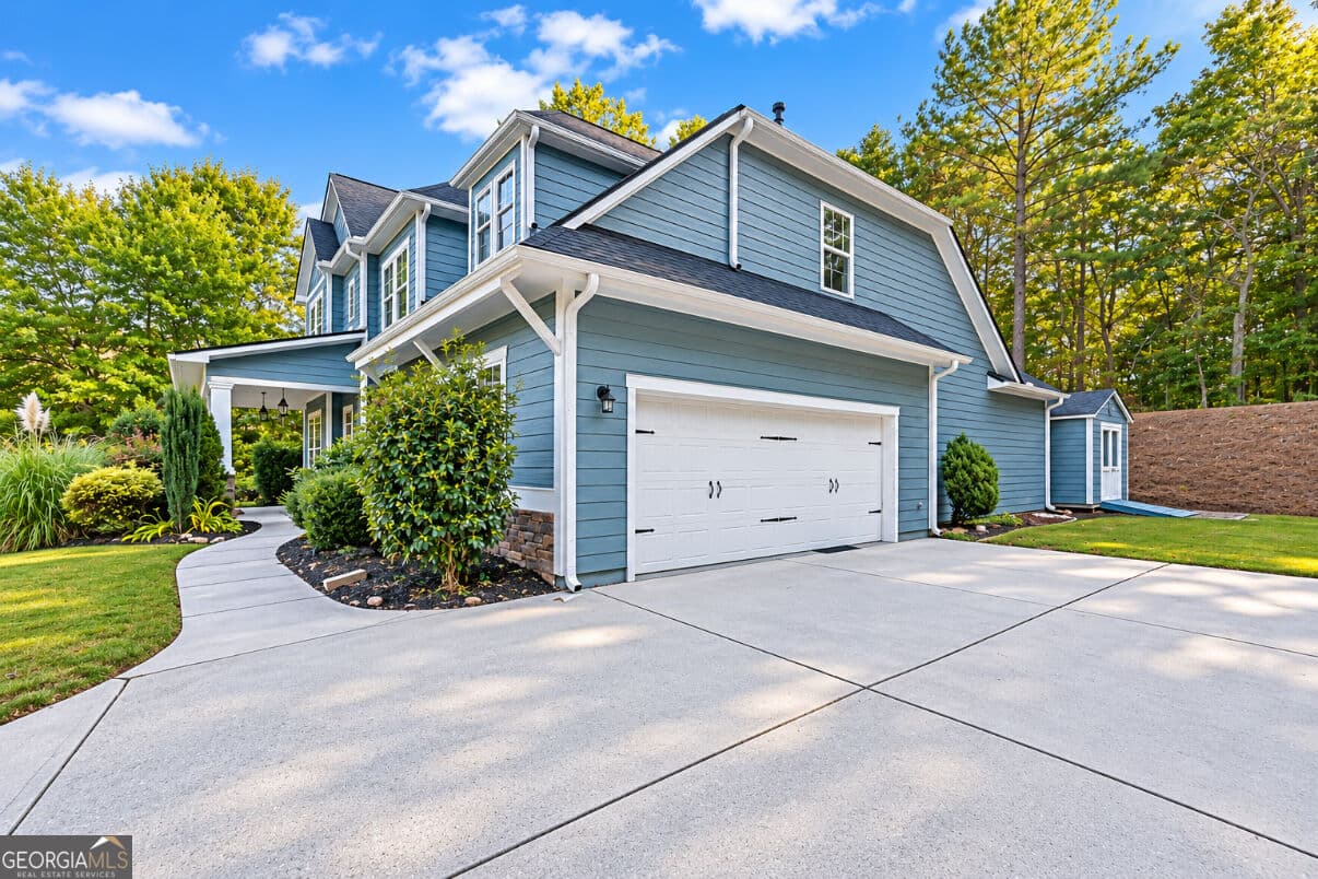 4 bedroom, 2.5 bathroom, 2,680 sq ft single family residence for sale at 519 Huntington Drive, Ball Ground, GA 30107 — photo 2