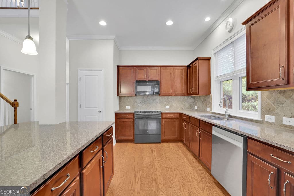 4 bedroom, 2.5 bathroom, 2,680 sq ft single family residence for sale at 519 Huntington Drive, Ball Ground, GA 30107 — photo 7