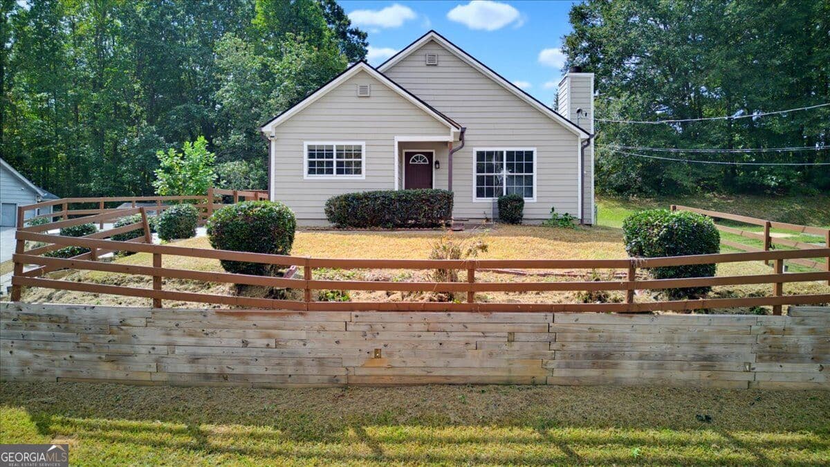 3 bedroom, 2 bathroom, 1,335 sq ft single family residence for sale at 910 Winterside Lane, Atlanta, GA 30349 — photo 2