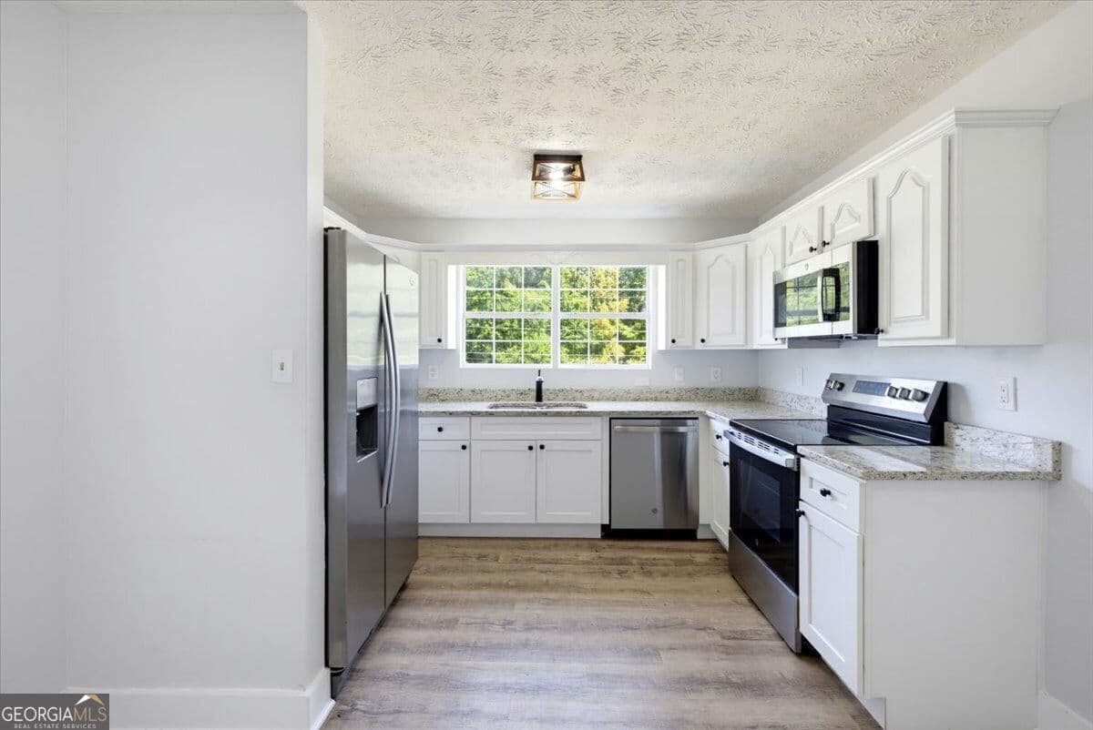 3 bedroom, 2 bathroom, 1,335 sq ft single family residence for sale at 910 Winterside Lane, Atlanta, GA 30349 — photo 7