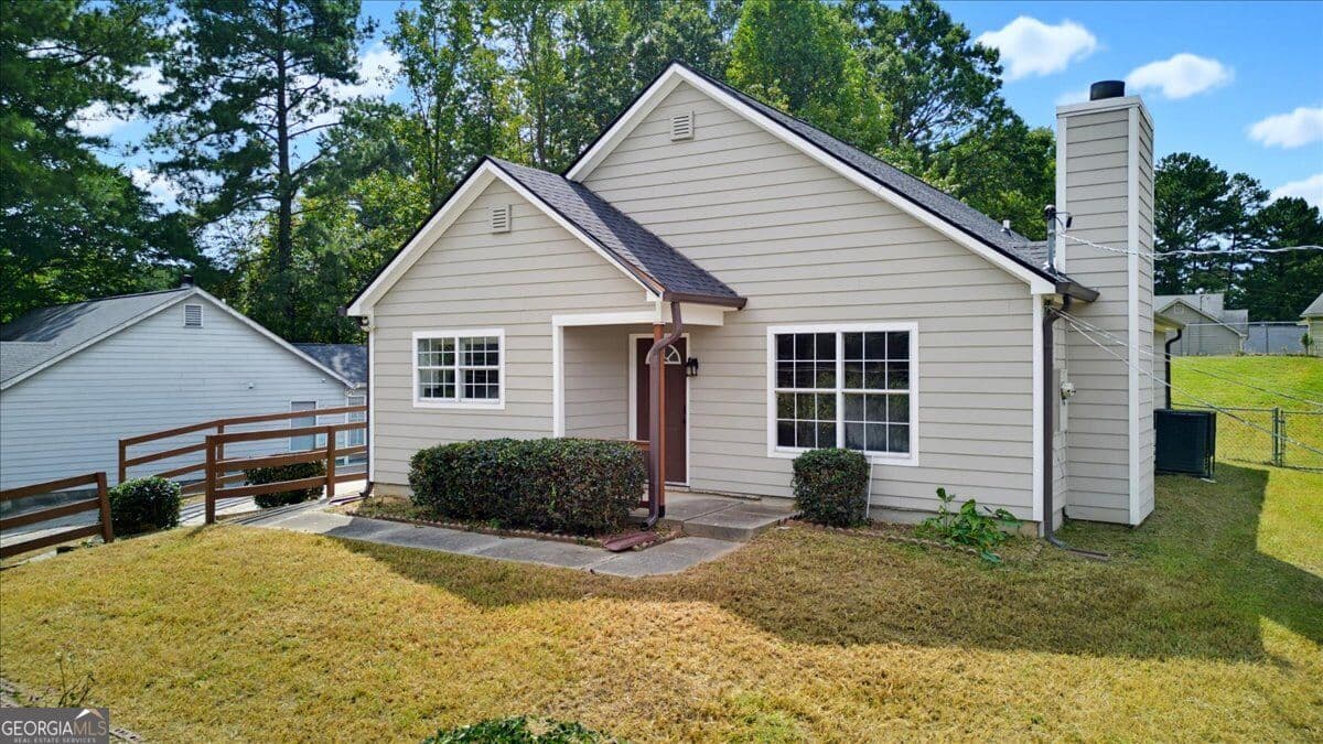 3 bedroom, 2 bathroom, 1,335 sq ft single family residence for sale at 910 Winterside Lane, Atlanta, GA 30349 — photo 1 of 18