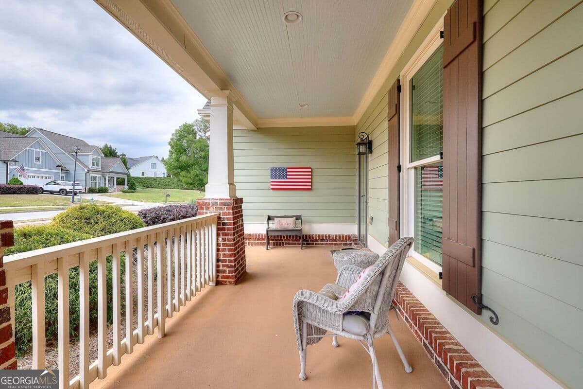 3 bedroom, 2 bathroom, 2,912 sq ft single family residence for sale at 125 Hawthorn Way, Hoschton, GA 30548 — photo 2