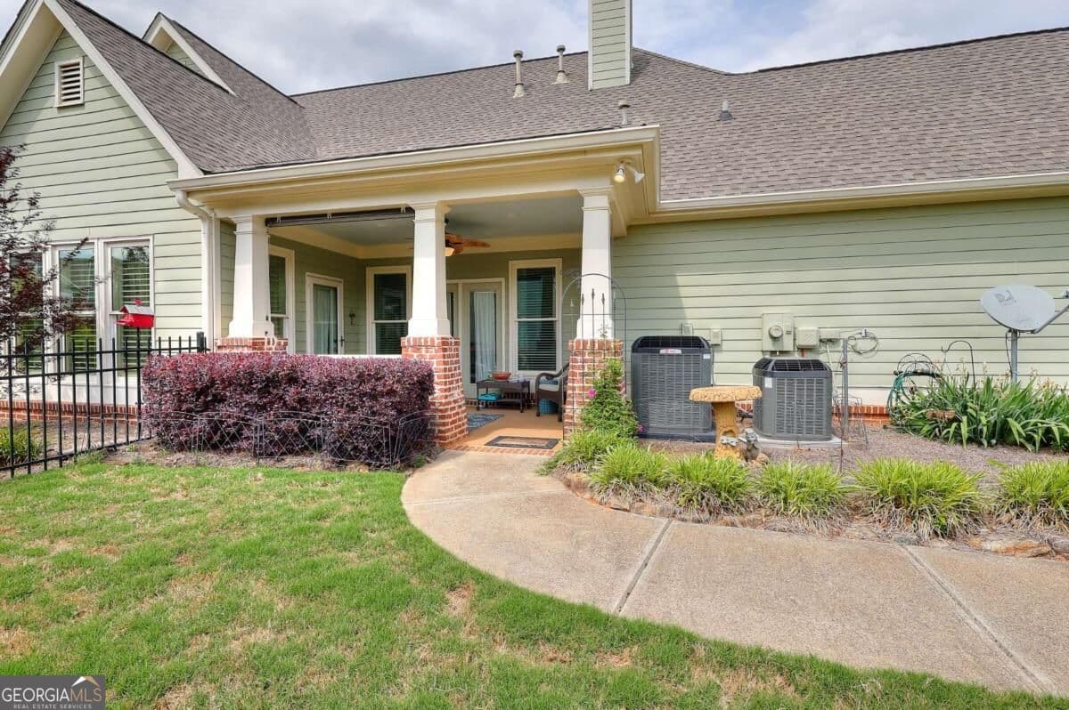 3 bedroom, 2 bathroom, 2,912 sq ft single family residence for sale at 125 Hawthorn Way, Hoschton, GA 30548 — photo 7