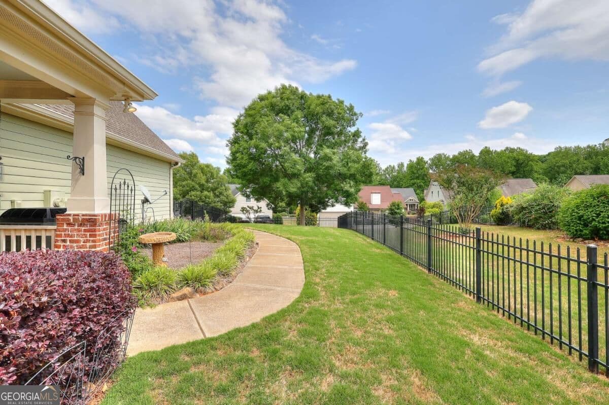 3 bedroom, 2 bathroom, 2,912 sq ft single family residence for sale at 125 Hawthorn Way, Hoschton, GA 30548 — photo 3