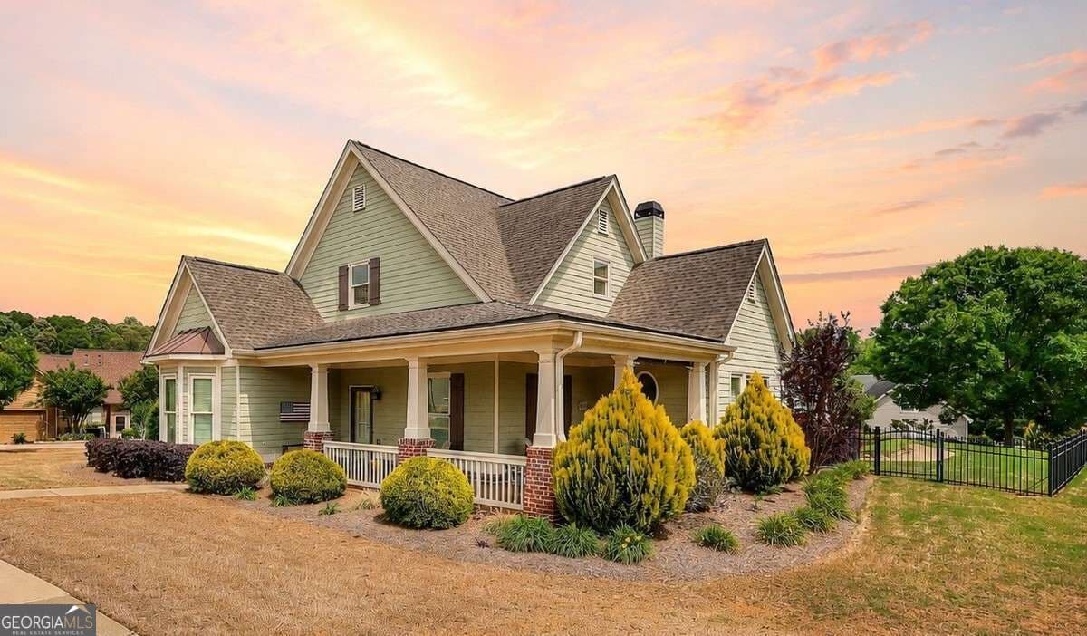 3 bedroom, 2 bathroom, 2,912 sq ft single family residence for sale at 125 Hawthorn Way, Hoschton, GA 30548 — photo 1 of 31