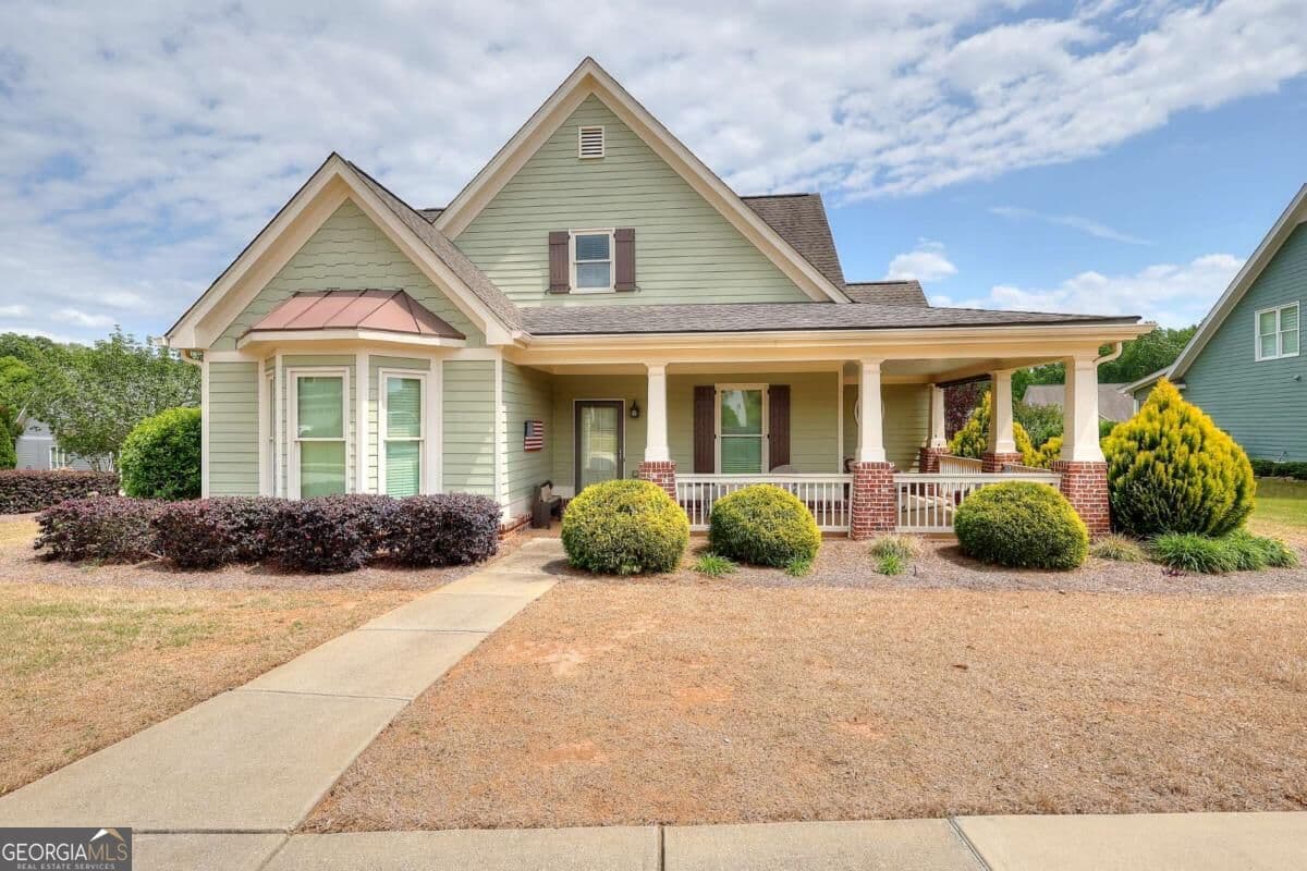 3 bedroom, 2 bathroom, 2,912 sq ft single family residence for sale at 125 Hawthorn Way, Hoschton, GA 30548 — photo 5