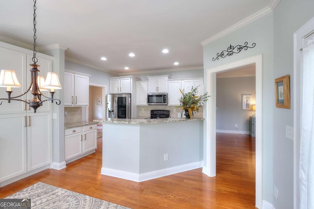 3 bedroom, 2 bathroom, 2,912 sq ft single family residence for sale at 125 Hawthorn Way, Hoschton, GA 30548 — photo 9