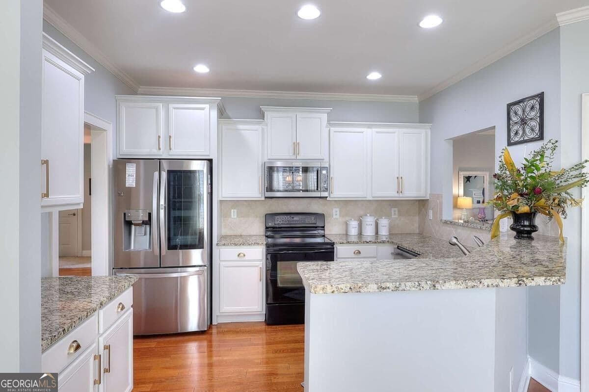 3 bedroom, 2 bathroom, 2,912 sq ft single family residence for sale at 125 Hawthorn Way, Hoschton, GA 30548 — photo 10