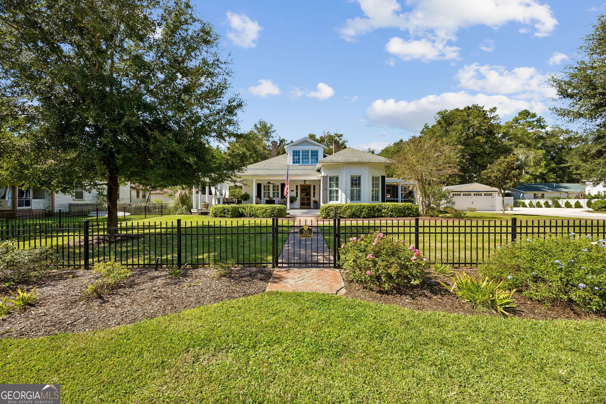5 bedroom, 3 bathroom, 2,650 sq ft single family residence for sale at 303 Wheeler Street, Saint Marys, GA 31558 — photo 2