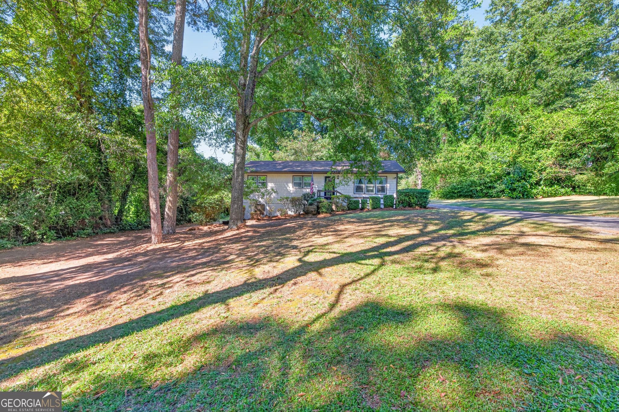 3 bedroom, 2 bathroom, 1,170 sq ft single family residence for sale at 177 Dickson Drive, Jefferson, GA 30549 — photo 2