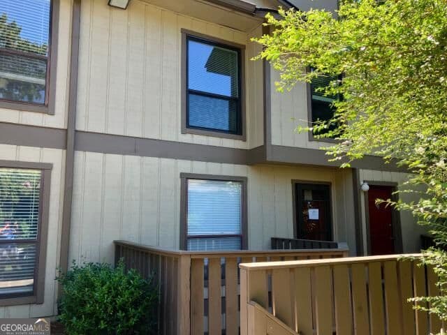 2 bedroom, 2 bathroom, 1,131 sq ft condominium for sale at 908 Woodcliff Drive, Sandy Springs, GA 30350 — photo 2