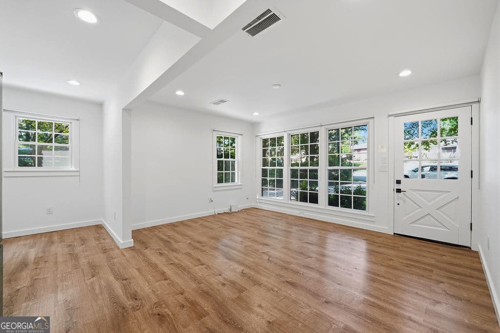 2 bedroom, 1 bathroom, 831 sq ft single family residence for sale at 1127 Delores Way, Forest Park, GA 30297 — photo 3