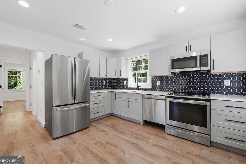 2 bedroom, 1 bathroom, 831 sq ft single family residence for sale at 1127 Delores Way, Forest Park, GA 30297 — photo 5