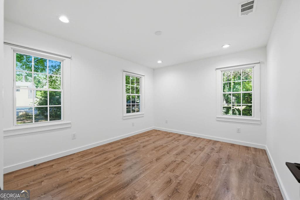 2 bedroom, 1 bathroom, 831 sq ft single family residence for sale at 1127 Delores Way, Forest Park, GA 30297 — photo 9