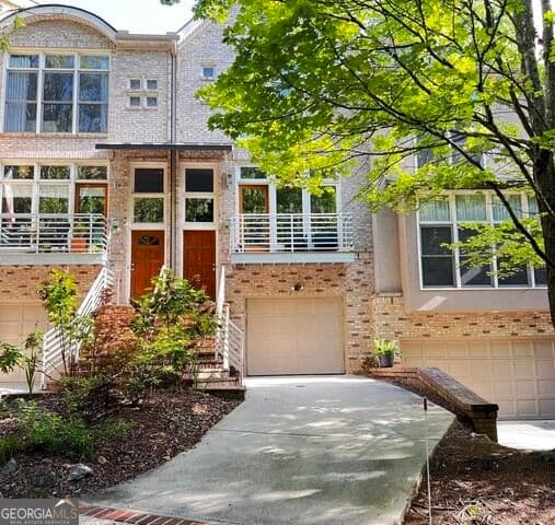 3 bedroom, 3 bathroom, 2,191 sq ft townhouse for sale at 1286 Fernwood Circle, Brookhaven, GA 30319 — photo 1 of 21