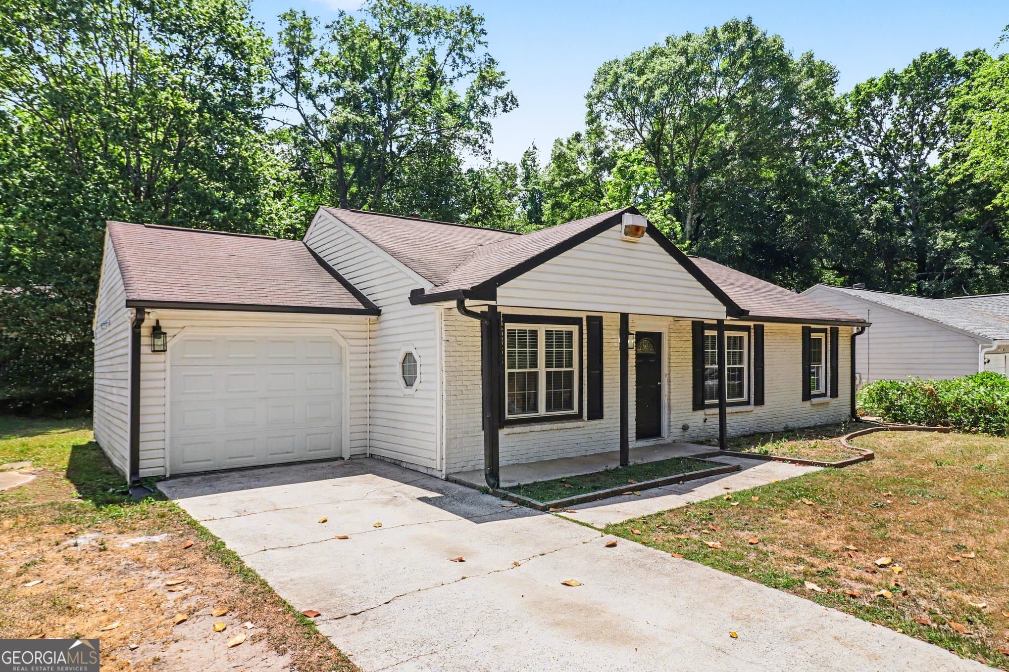 4 bedroom, 2 bathroom, 1,342 sq ft single family residence for sale at 627 Towngate Boulevard, Jonesboro, GA 30238 — photo 2
