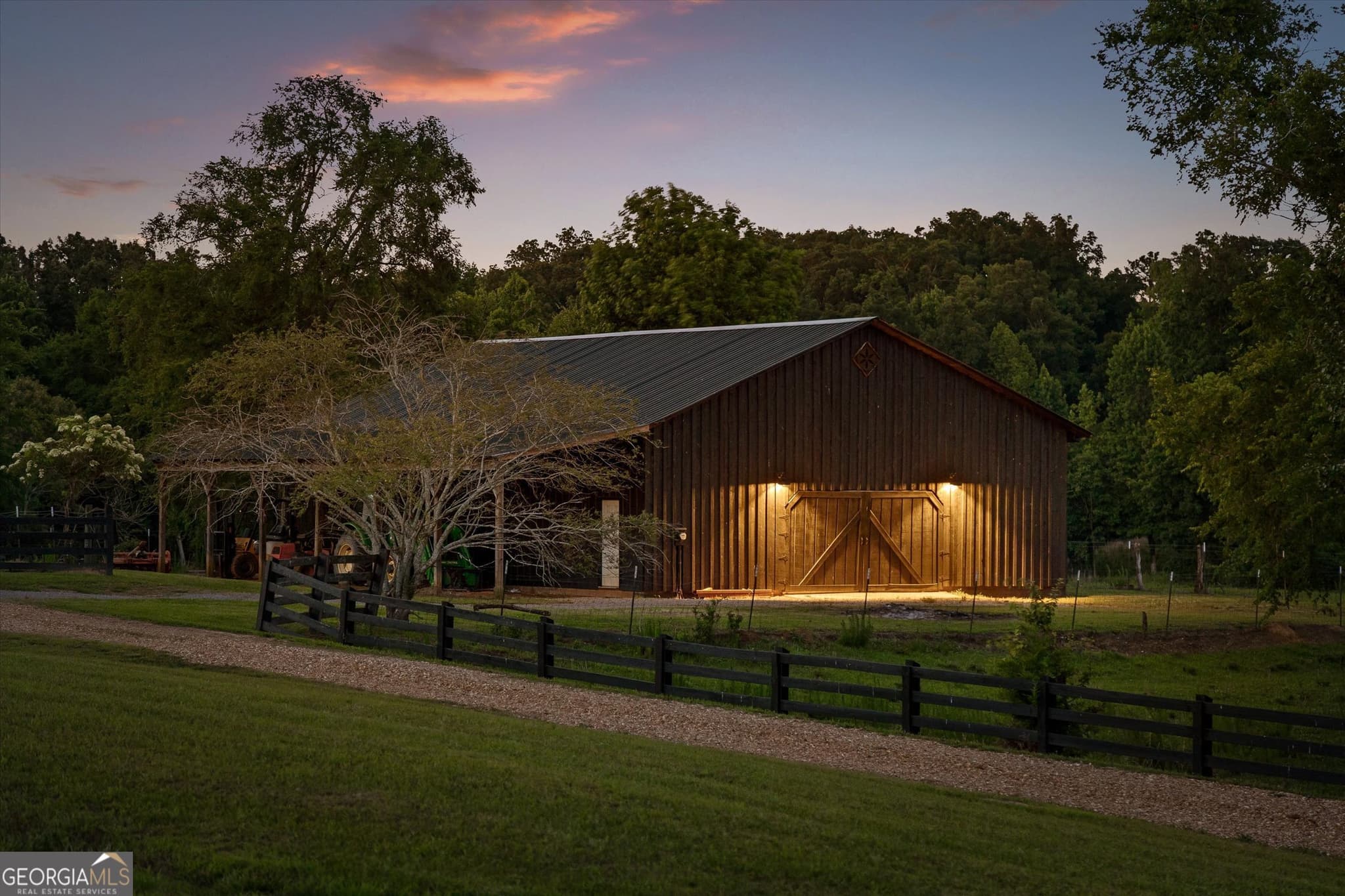 4 bedroom, 3.5 bathroom, 4,500 sq ft farm for sale at 3905 Highway 286, Chatsworth, GA 30705 — photo 2