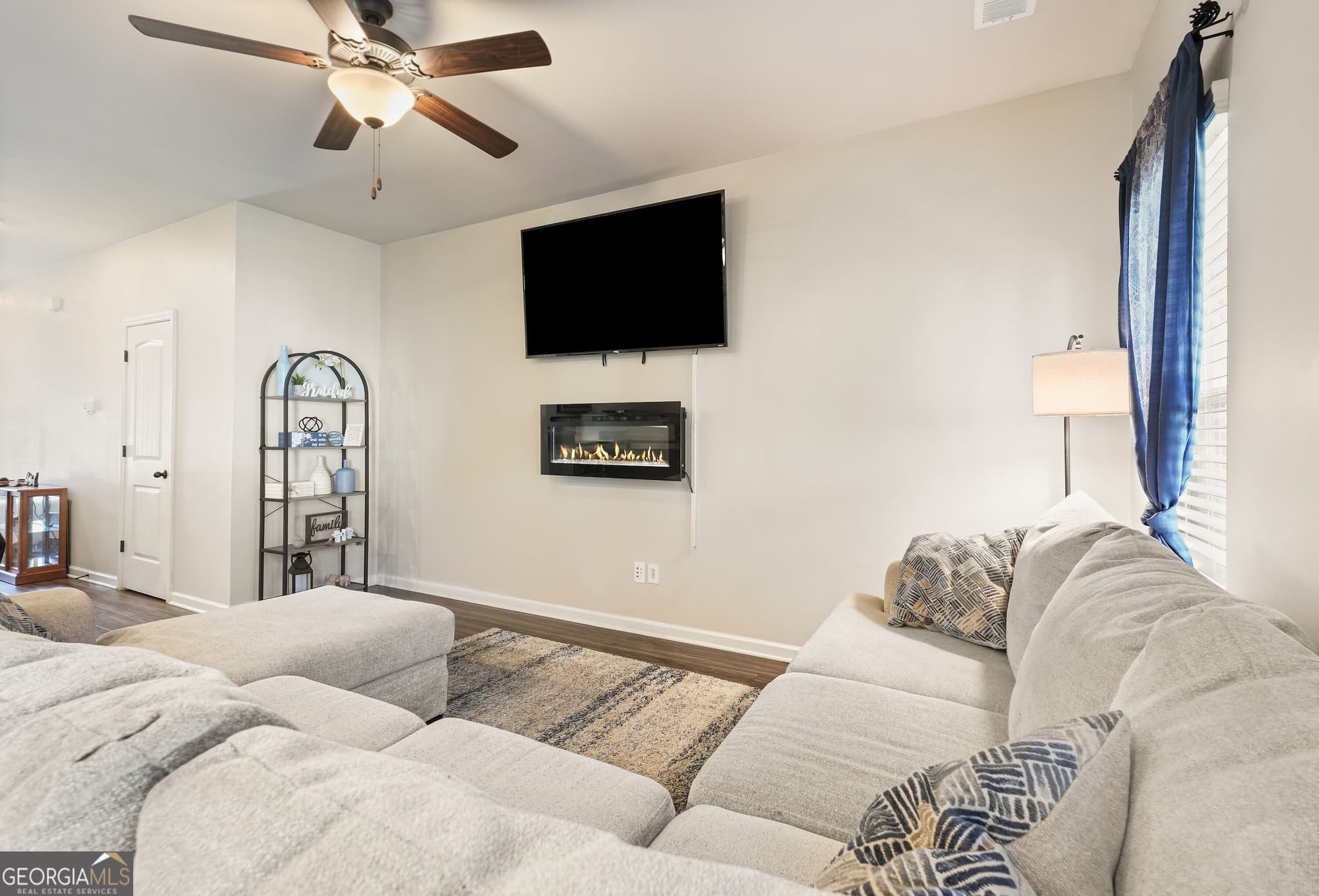 3 bedroom, 2.5 bathroom, 1,504 sq ft townhouse for sale at 7143 Chara Lane, Atlanta, GA 30331 — photo 6