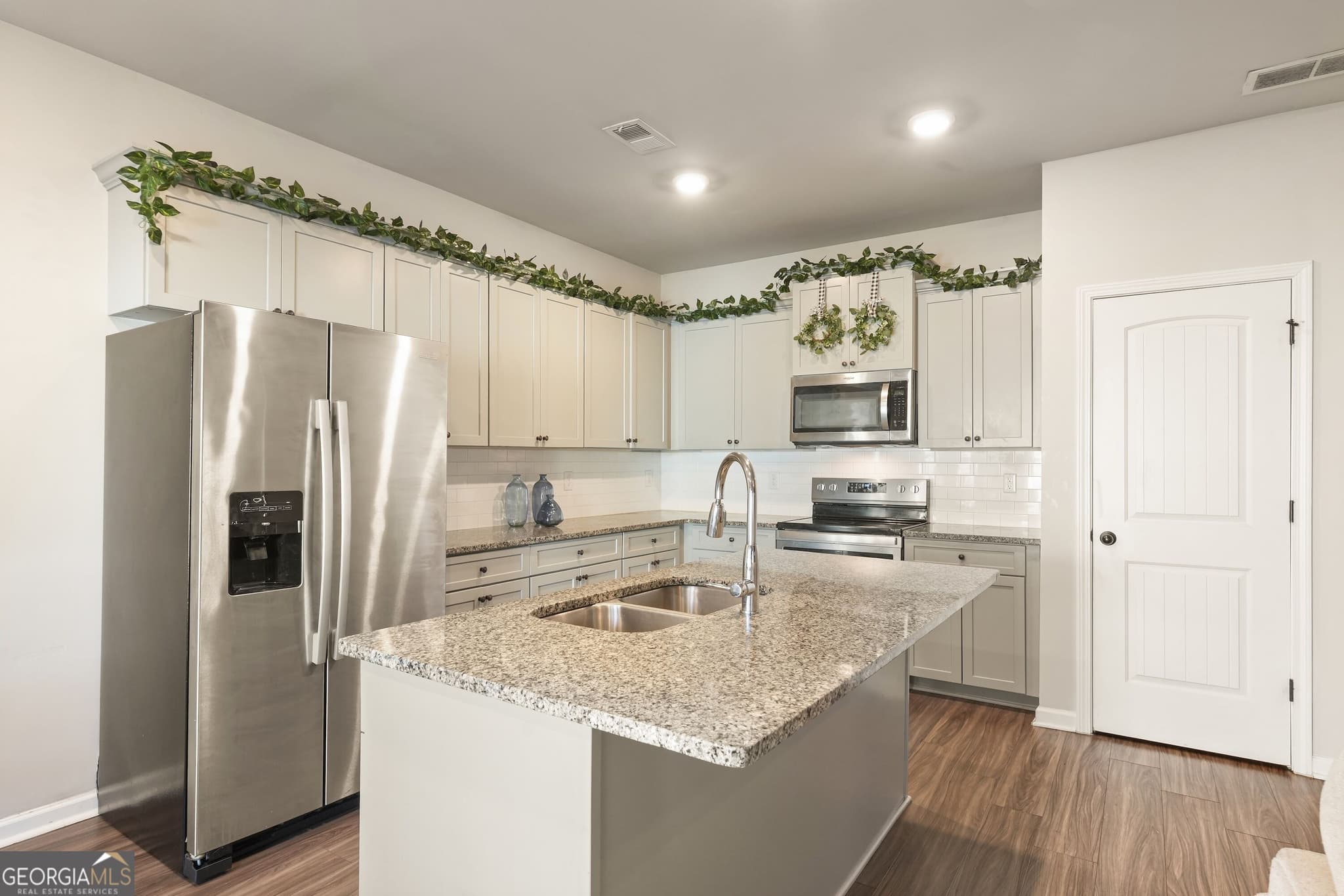 3 bedroom, 2.5 bathroom, 1,504 sq ft townhouse for sale at 7143 Chara Lane, Atlanta, GA 30331 — photo 7