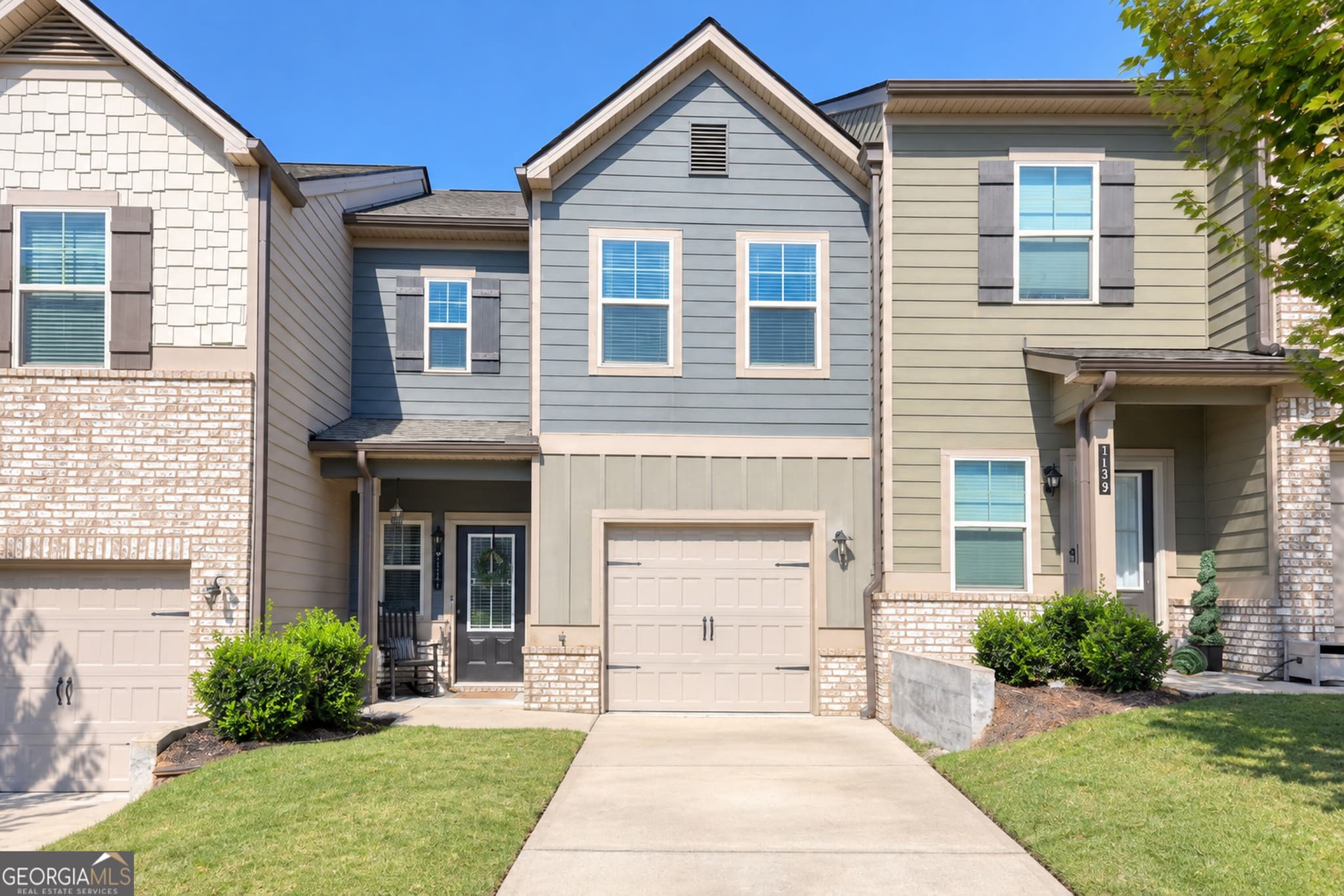 3 bedroom, 2.5 bathroom, 1,504 sq ft townhouse for sale at 7143 Chara Lane, Atlanta, GA 30331 — photo 1 of 27