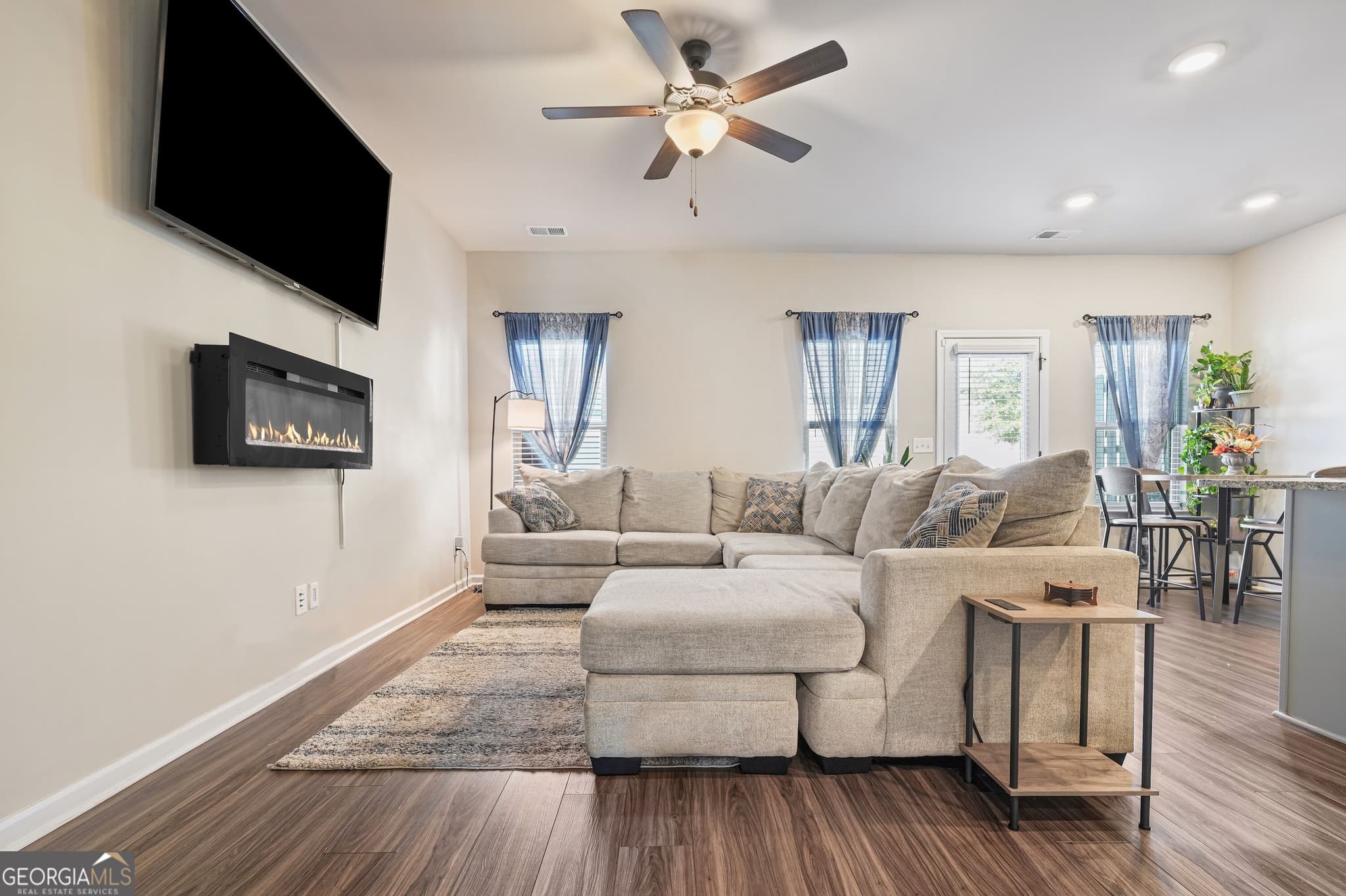 3 bedroom, 2.5 bathroom, 1,504 sq ft townhouse for sale at 7143 Chara Lane, Atlanta, GA 30331 — photo 5