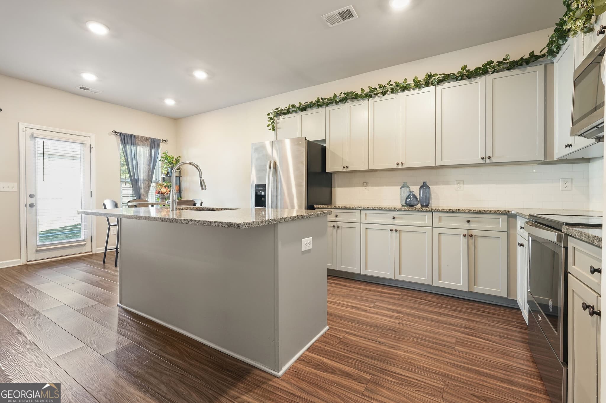 3 bedroom, 2.5 bathroom, 1,504 sq ft townhouse for sale at 7143 Chara Lane, Atlanta, GA 30331 — photo 9
