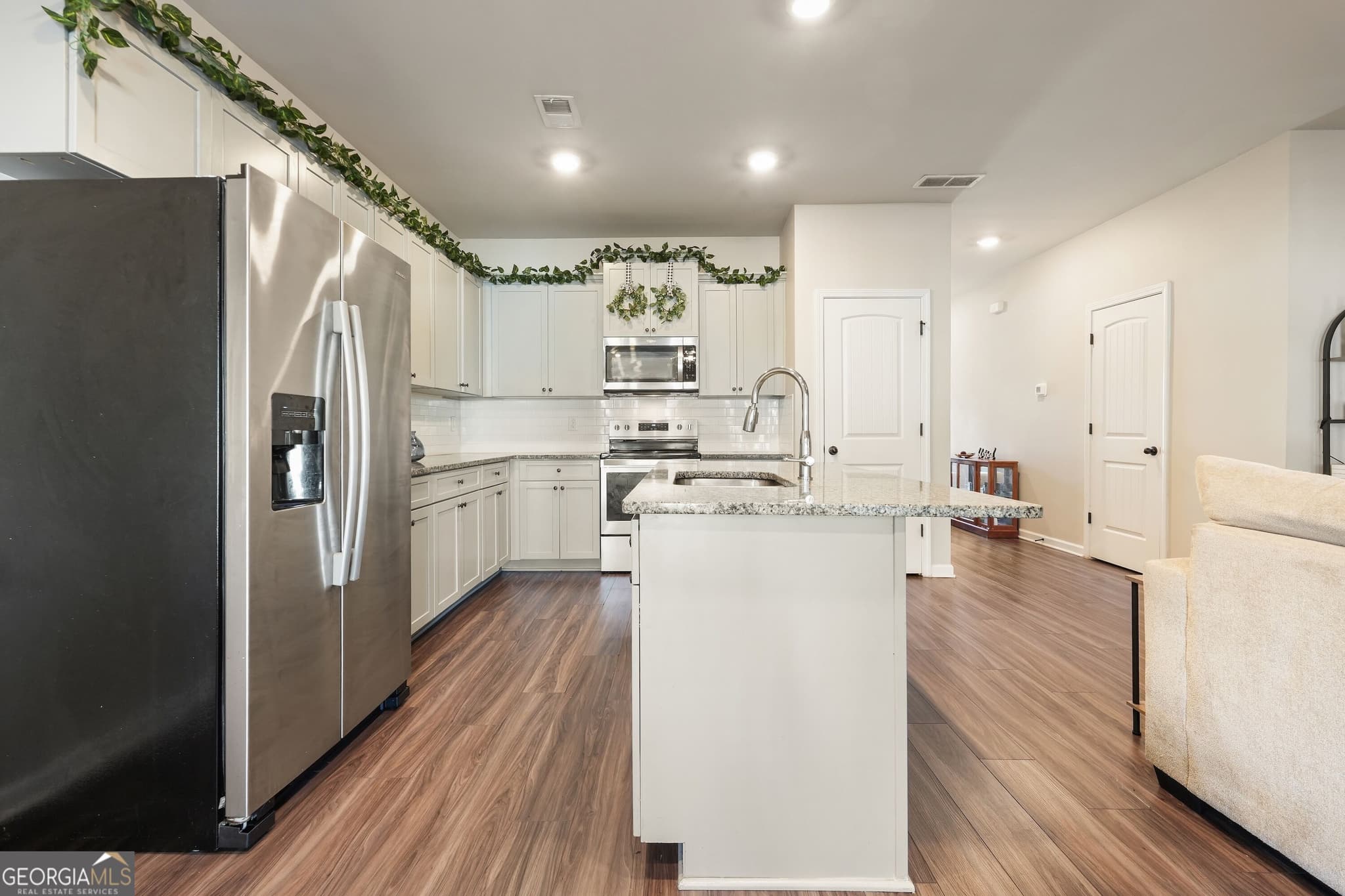 3 bedroom, 2.5 bathroom, 1,504 sq ft townhouse for sale at 7143 Chara Lane, Atlanta, GA 30331 — photo 8