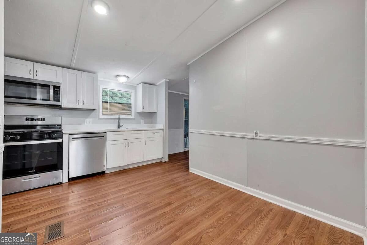 3 bedroom, 2 bathroom, 1,420 sq ft manufactured home,single family residence for rent at 304 Second Street, Woodstock, GA 30188 for $1,850 a month — photo 6