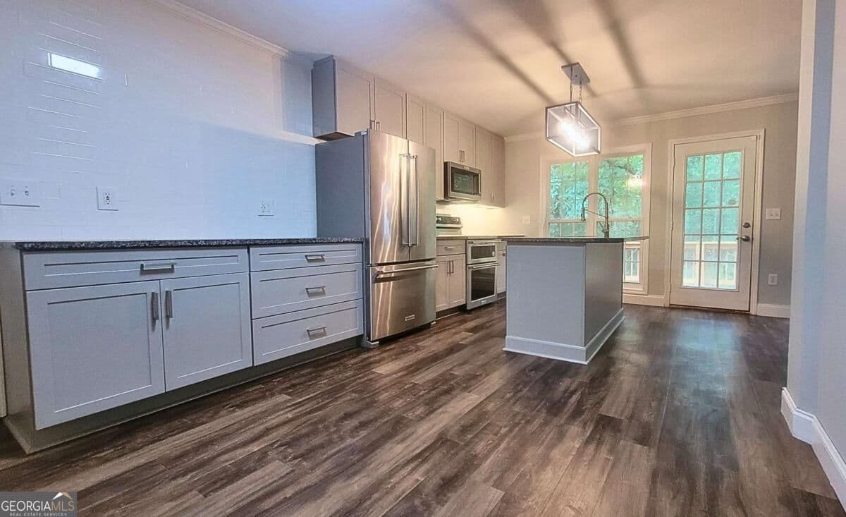 3 bedroom, 2.5 bathroom, 1,850 sq ft single family residence for sale at 113 East Surry Court, Athens, GA 30606 — photo 7