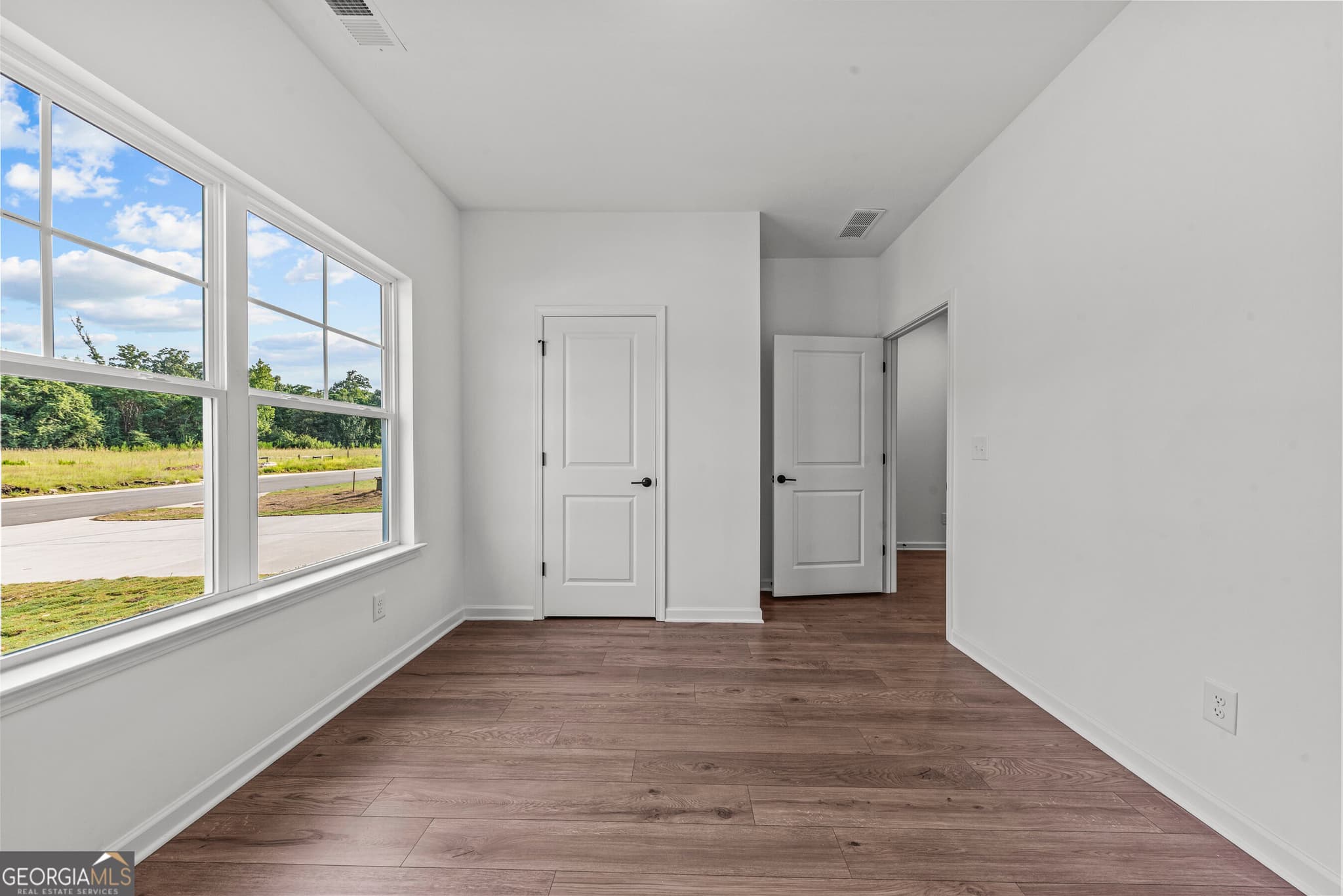 3 bedroom, 2 bathroom, 1,705 sq ft single family residence for sale at 125 Cottage Grove Circle, Eatonton, GA 31024 — photo 5