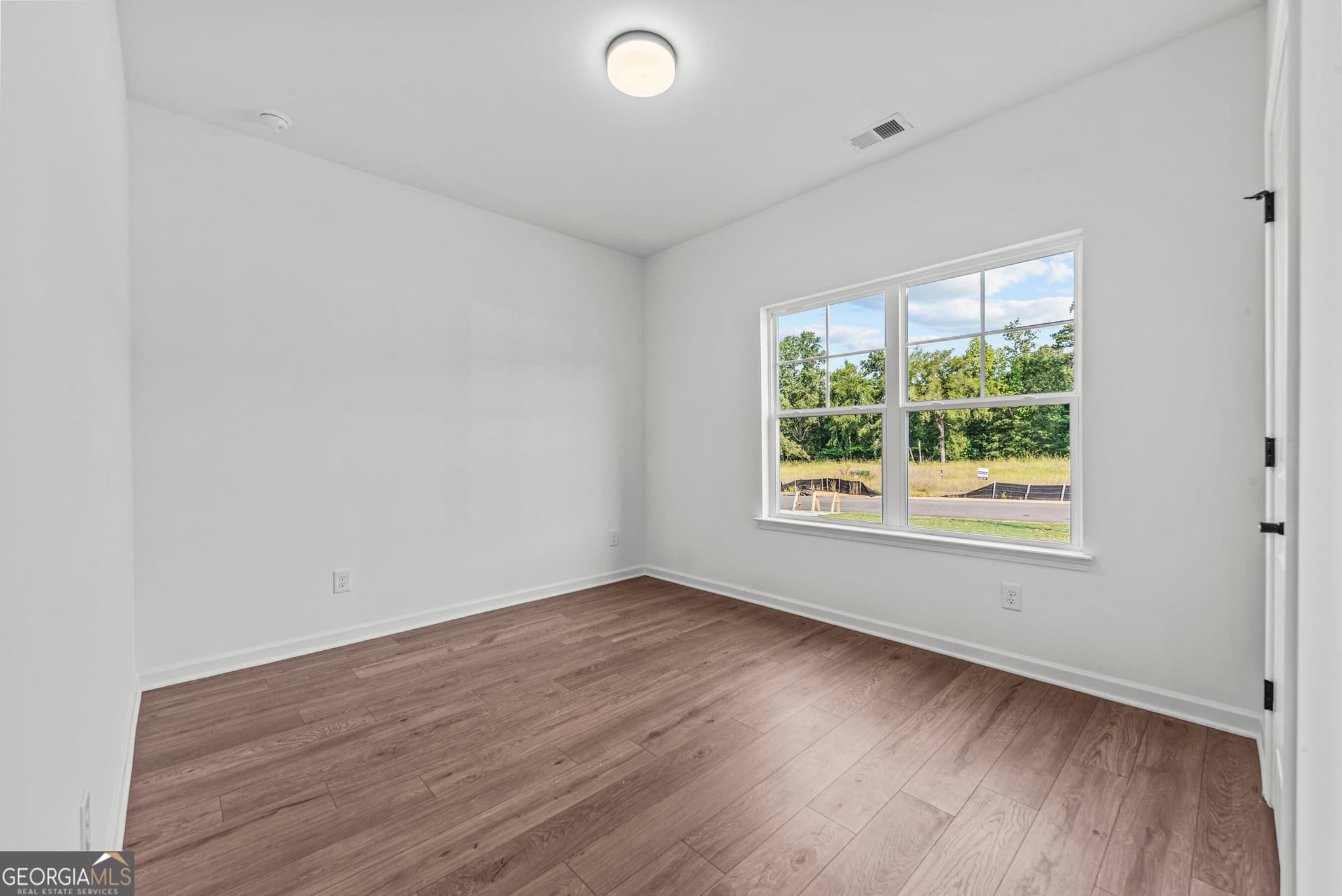 3 bedroom, 2 bathroom, 1,705 sq ft single family residence for sale at 125 Cottage Grove Circle, Eatonton, GA 31024 — photo 4