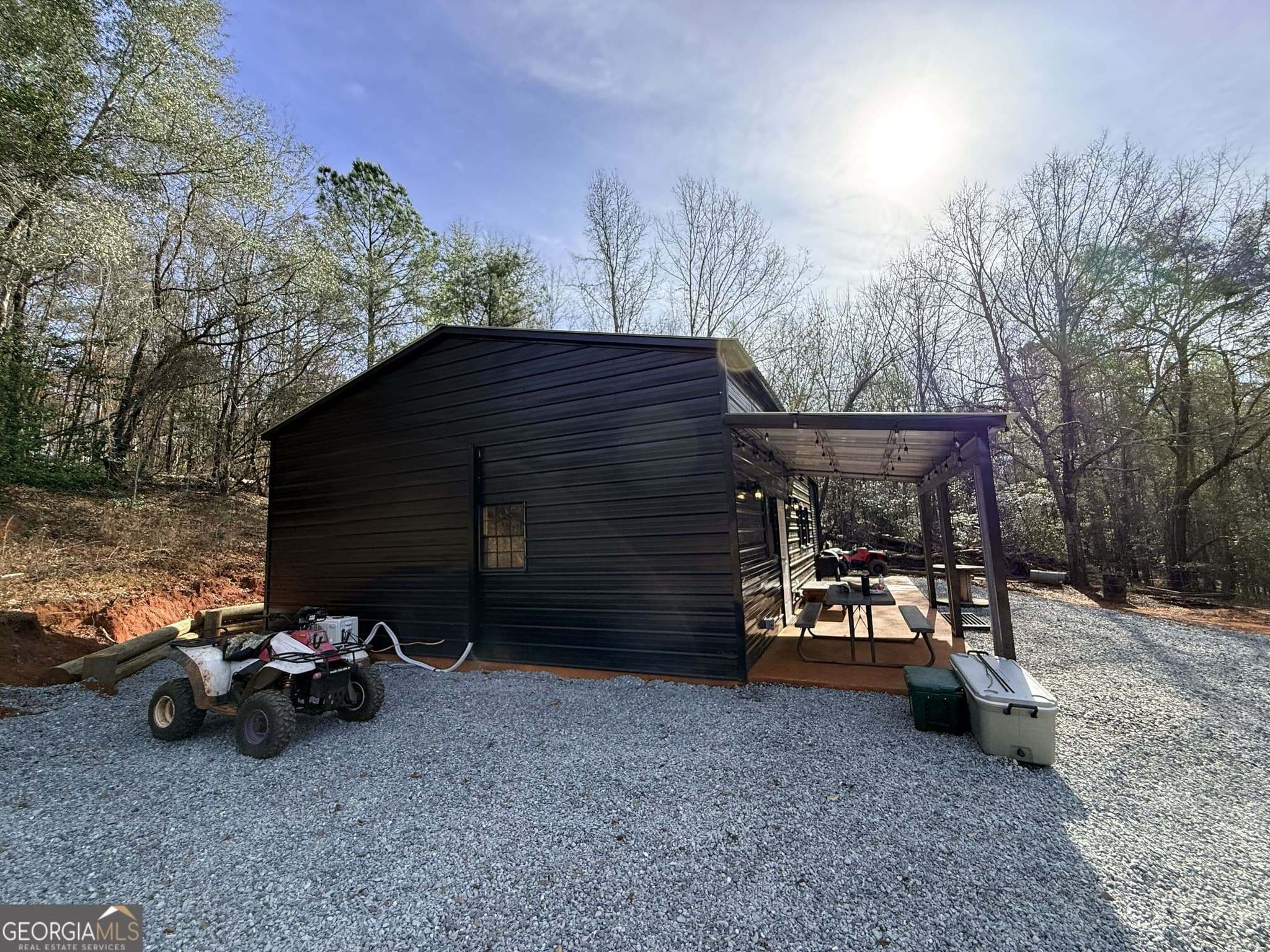 2 bedroom, 1 bathroom, 1,176 sq ft cabin,single family residence under contract at 301 Beaver Dam Road, Toomsboro, GA 31090 — photo 6