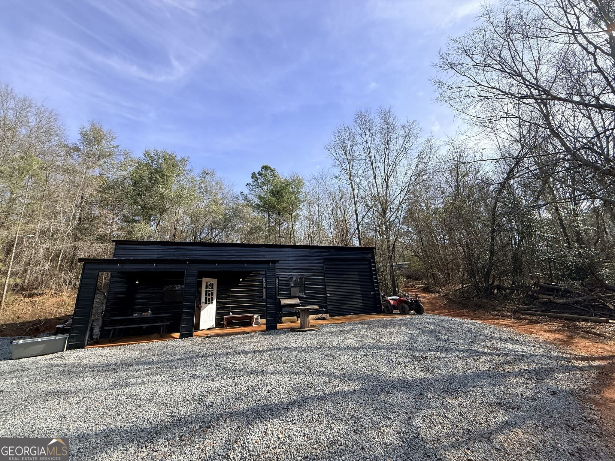 2 bedroom, 1 bathroom, 1,176 sq ft cabin,single family residence under contract at 301 Beaver Dam Road, Toomsboro, GA 31090 — photo 3