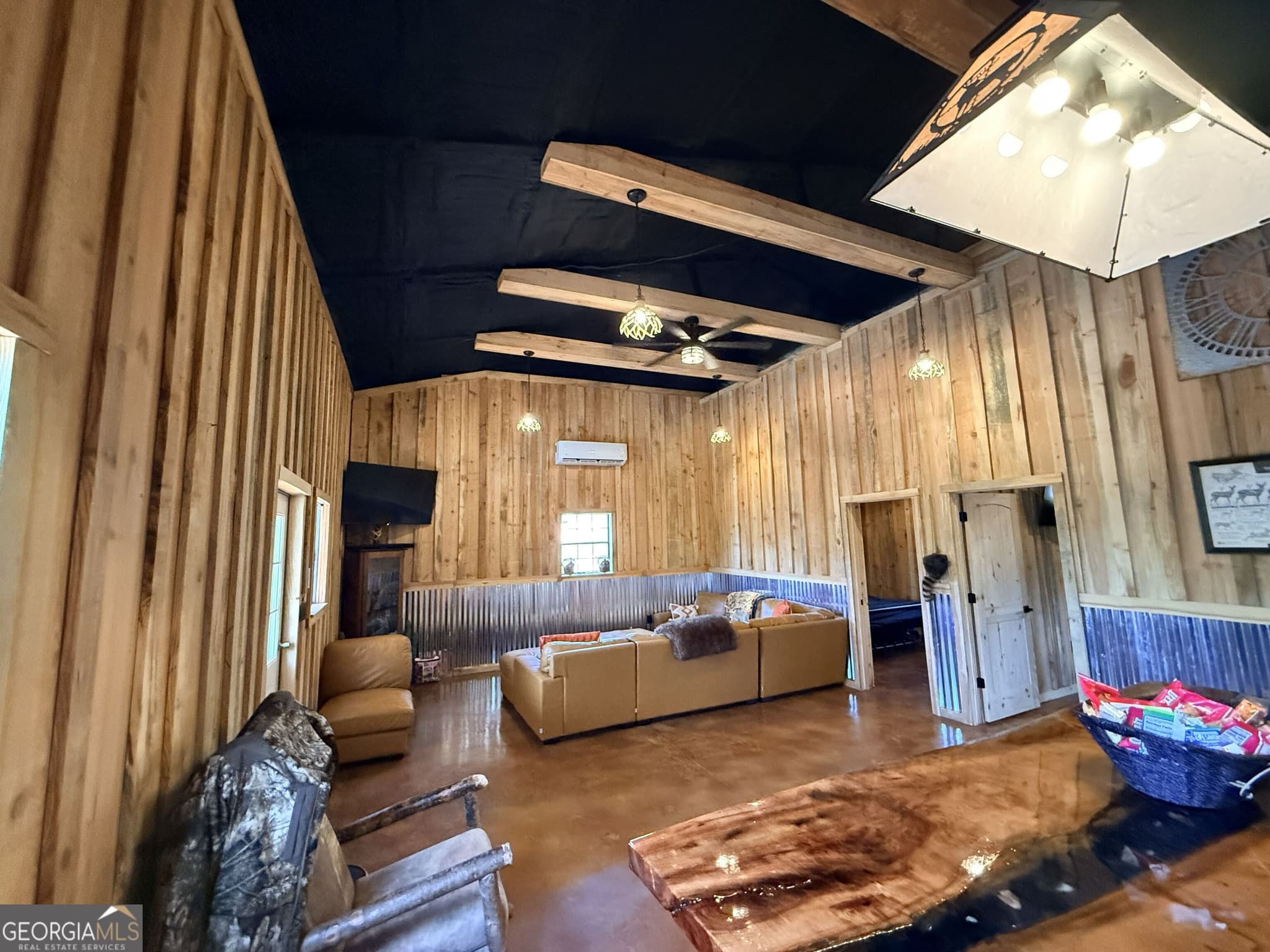 2 bedroom, 1 bathroom, 1,176 sq ft cabin,single family residence under contract at 301 Beaver Dam Road, Toomsboro, GA 31090 — photo 9