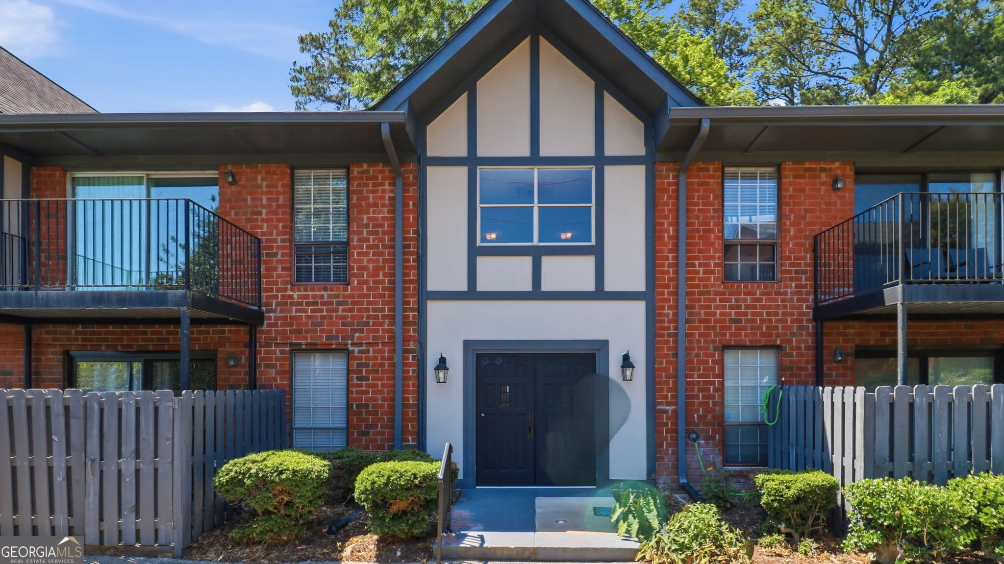 2 bedroom, 2 bathroom, 1,206 sq ft condominium for sale at 6851 Roswell Road A4, Atlanta, GA 30328 — photo 1 of 25