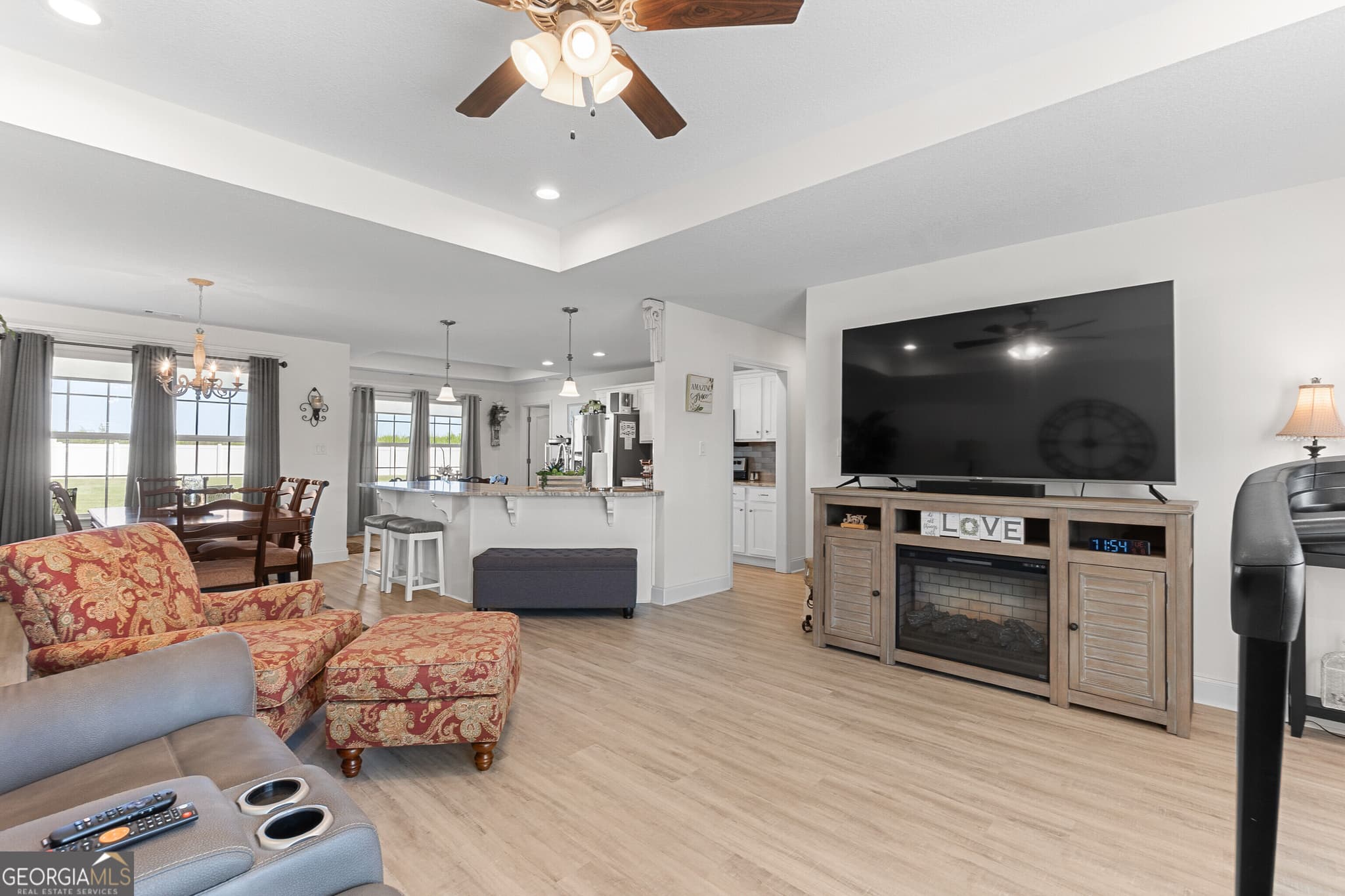 3 bedroom, 2 bathroom, 1,506 sq ft single family residence for sale at 425 Lamplight Drive, Byron, GA 31008 — photo 2