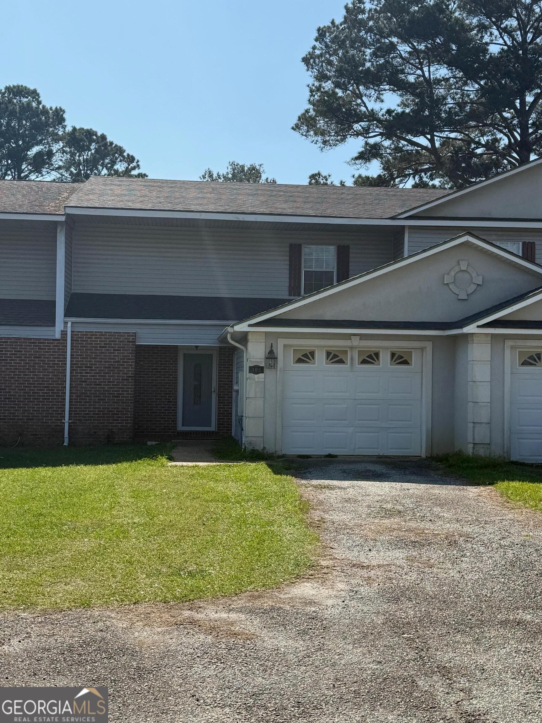 2 bedroom, 2.5 bathroom, 1,596 sq ft townhouse for sale at 109 Courtyard Drive, Thomasville, GA 31757