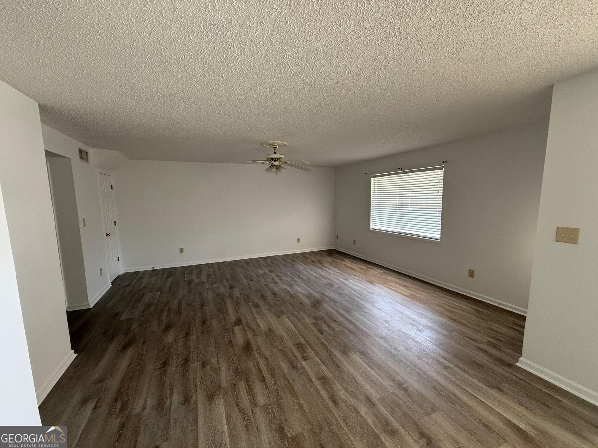 2 bedroom, 2.5 bathroom, 1,596 sq ft townhouse for sale at 109 Courtyard Drive, Thomasville, GA 31757 — photo 4