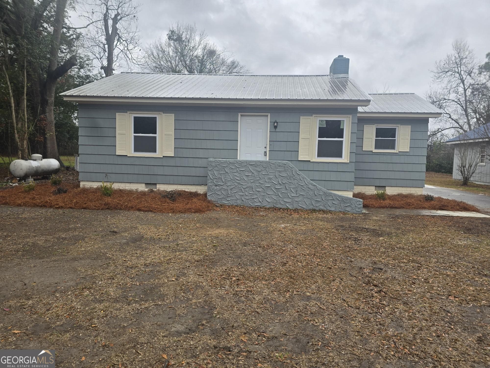 3 bedroom, 2.5 bathroom, 1,468 sq ft single family residence under contract at 708 N Church Street, Dublin, GA 31021 — photo 2
