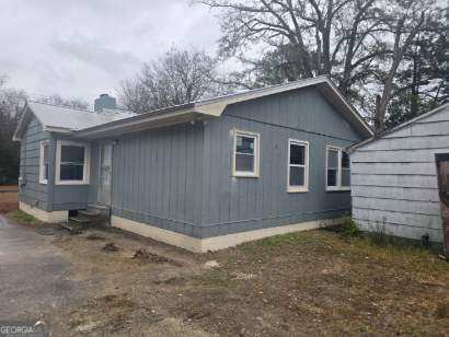 3 bedroom, 2.5 bathroom, 1,468 sq ft single family residence under contract at 708 N Church Street, Dublin, GA 31021 — photo 3
