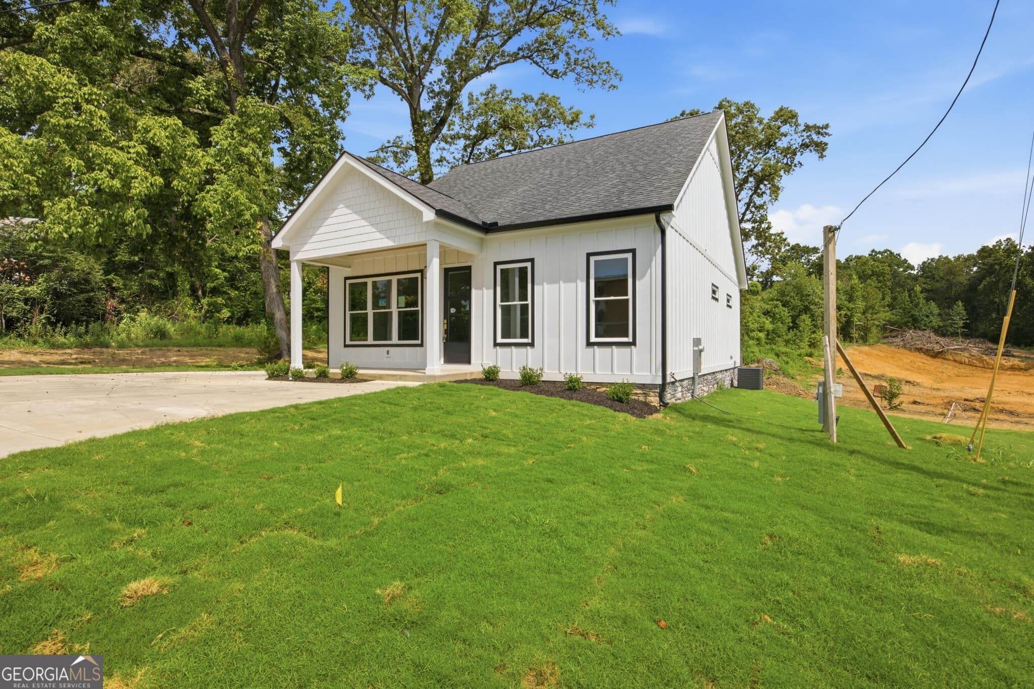 2 bedroom, 2 bathroom, 1,275 sq ft single family residence for sale at 358 Thomas Road, Fort Oglethorpe, GA 30742 — photo 2
