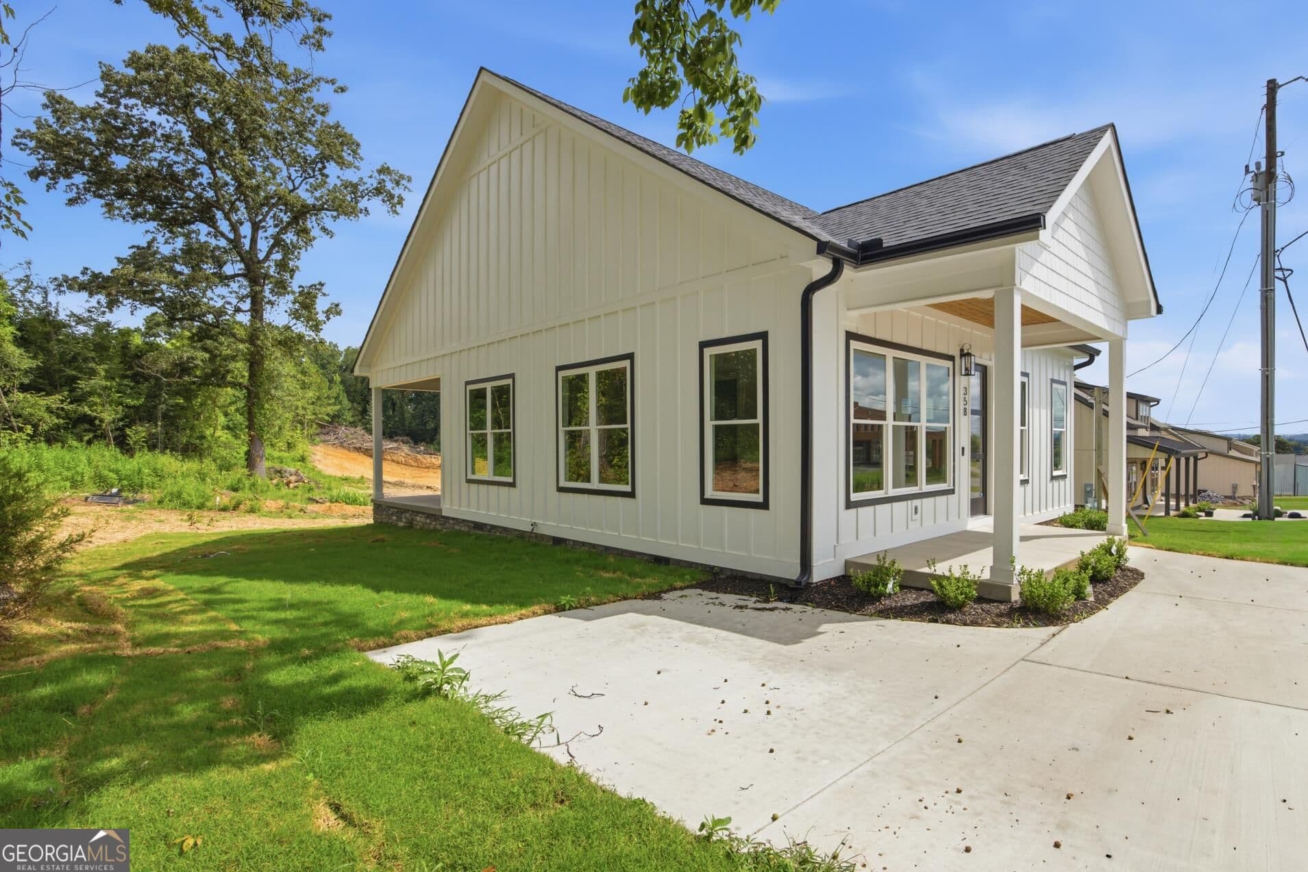 2 bedroom, 2 bathroom, 1,275 sq ft single family residence for sale at 358 Thomas Road, Fort Oglethorpe, GA 30742 — photo 3