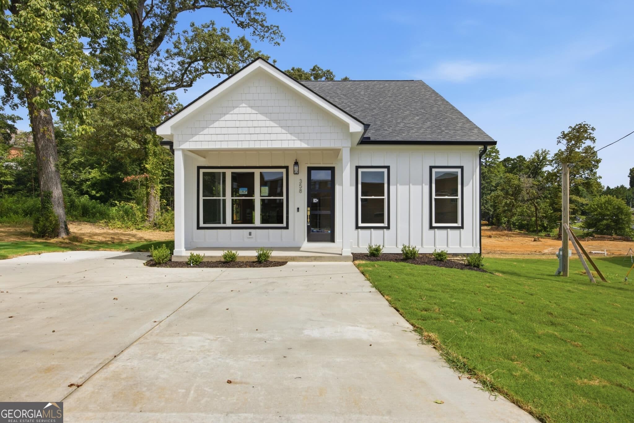 2 bedroom, 2 bathroom, 1,275 sq ft single family residence for sale at 358 Thomas Road, Fort Oglethorpe, GA 30742